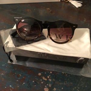 Krewe sunglasses. Toulouse style